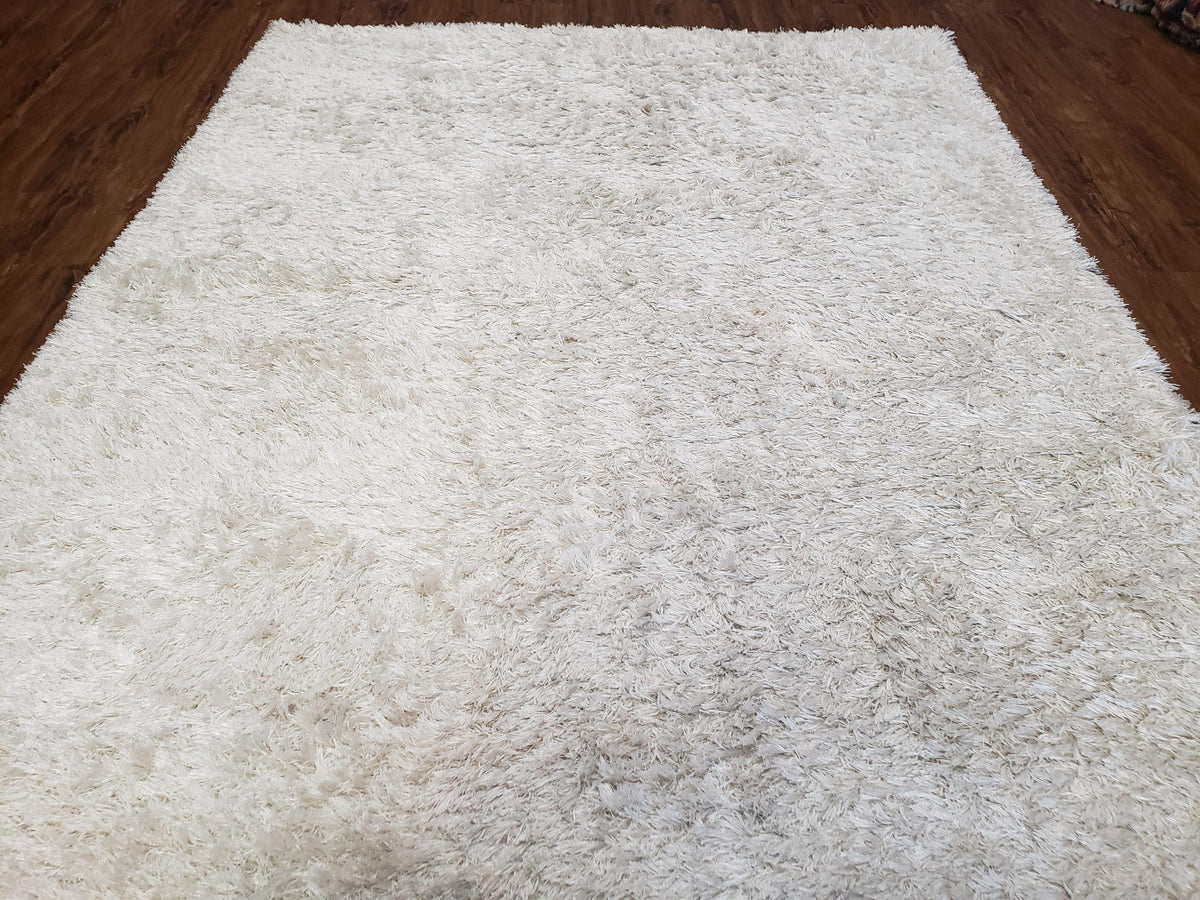 Safavieh Shag Rug 5x8, Pearl White Color, Isaac Mizrachi Shag Collection 5x7 Carpet, High Pile Soft Fluffly Bedroom Rug, Living Room Rug